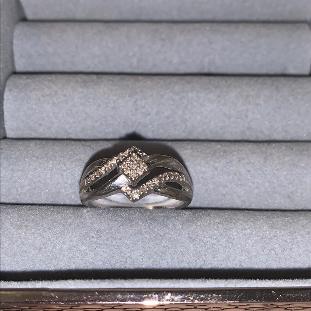 Silver ring - Picture 2 of 3
